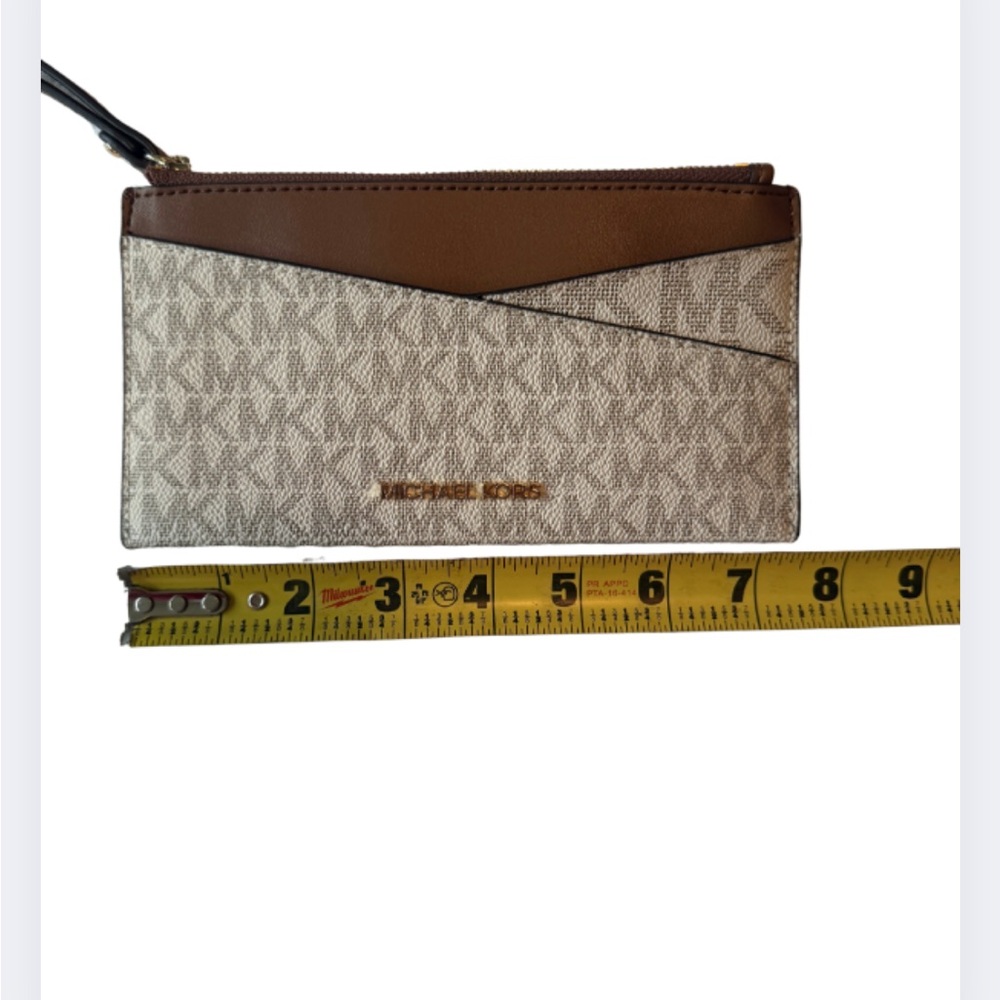 Michael Kors Jet Set Logo Slim Wristlet Vanilla – Like New - Picture 3 of 7
